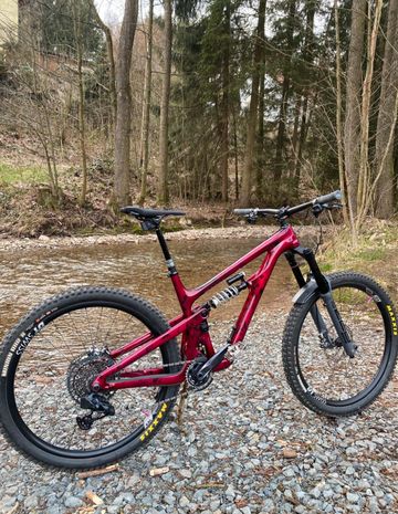 Used Yeti SB150 T1 2023 2023 Mountainbike, Red, 29 — image 1 of 4