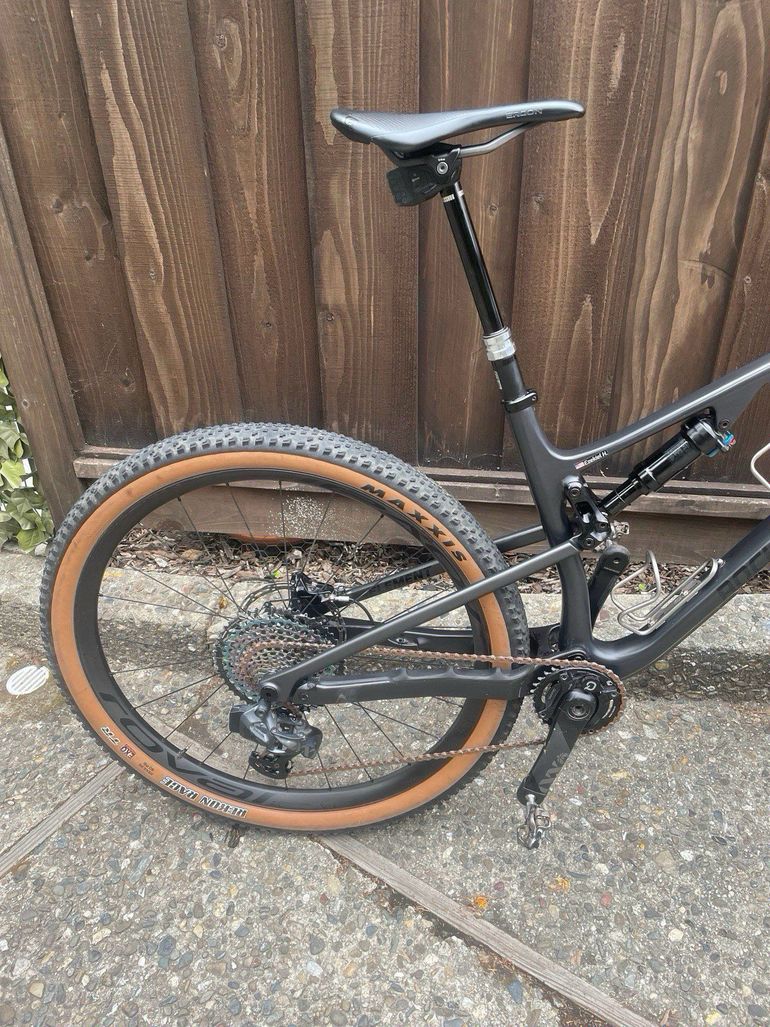 Used Rocky Mountain Element Carbon 70 2022 2022 Mountainbike, Black, 27.5, 29 — image 3 of 6