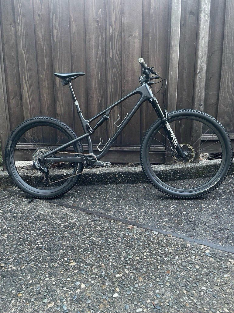 Used Rocky Mountain Element Carbon 70 2022 2022 Mountainbike, Black, 27.5, 29 — image 1 of 6