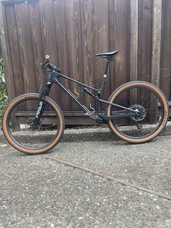 Used Rocky Mountain Element Carbon 70 2022 2022 Mountainbike, Black, 27.5, 29 — image 4 of 6