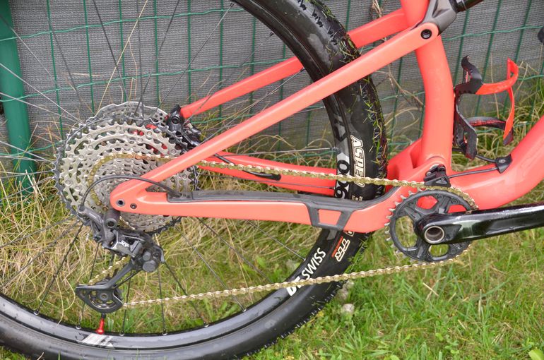 Gebrauchtes Orbea OIZ M30 2022 2022 Mountainbike, Rot — Bild 3 von 4