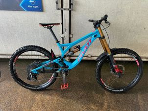 Pivot - Phoenix DH Carbon Saint 2018, 2018