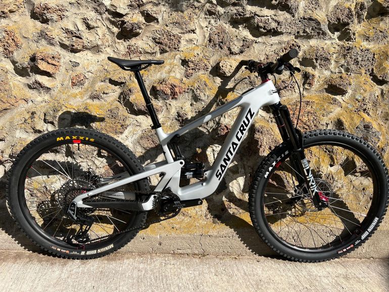 Used Santa Cruz Heckler SL 2024 Mountainbike, Light Gray — image 1 of 9
