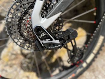 Used Santa Cruz Heckler SL 2024 Mountainbike, Light Gray — image 7 of 9