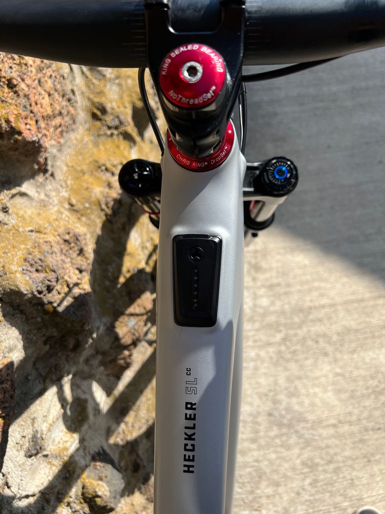 Used Santa Cruz Heckler SL 2024 Mountainbike, Light Gray — image 9 of 9