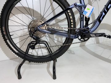 Used Giant Stance 29 2 2022 Mountainbike, Light Gray — image 3 of 3
