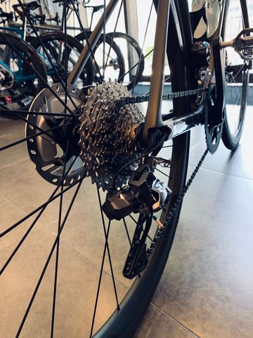 Tweedehands Scott Addict RC Premium disc 2019 2019 Road & Gravel — afbeelding 2 van 8