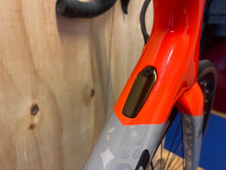 Used Specialized Tarmac SL6 Disc Comp - Ultegra Di2 2020 Road & Gravel — image 10 of 20
