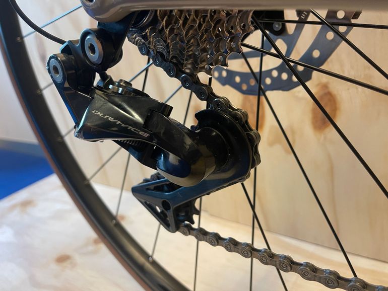 Used Specialized Tarmac SL6 Disc Comp - Ultegra Di2 2020 Road & Gravel — image 3 of 20