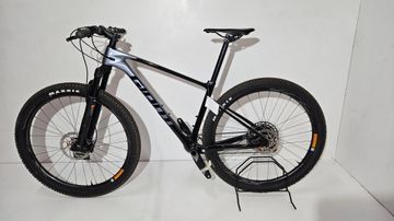 Used Giant XTC Advanced 1.5 2023 Mountainbike, Light Gray — image 2 of 3