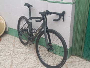 Gebrauchtes Trek Domane SL 7 eTap 2022 2022 Road & Gravel, Hellgrau — Bild 7 von 8