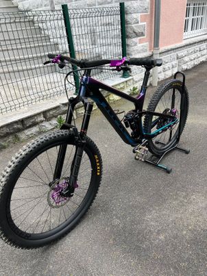 Trek - Slash 9.8 XT Gen 5 2023, 2023