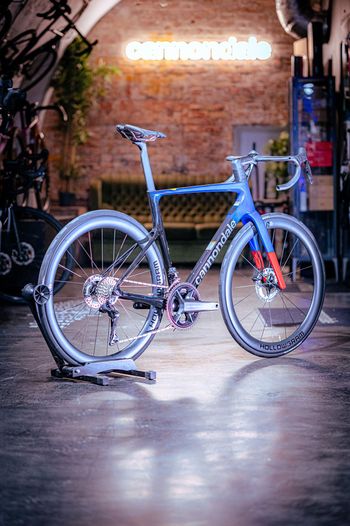 Used Cannondale SuperSix EVO Hi-MOD Disc Ultegra Di2 2023 Road & Gravel, Blue — image 5 of 6