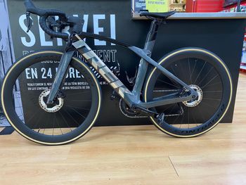 Used Trek SLR P1 Dark prismatic 2022 Road & Gravel, Black — image 2 of 6