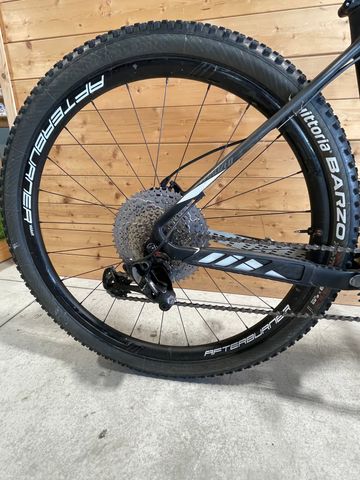 Used Specialized Stumpjumper Comp 2020 Mountainbike, Black — image 4 of 5