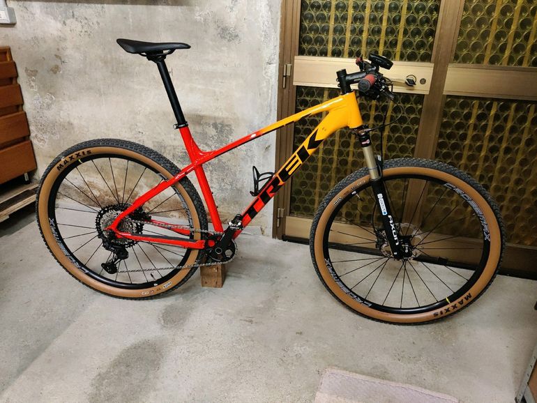 Used Trek Marlin 7 Gen 2 2023 2023 Mountainbike, Orange, 27.5, 29 — image 8 of 13