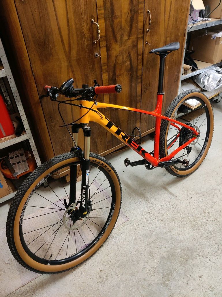 Used Trek Marlin 7 Gen 2 2023 2023 Mountainbike, Orange, 27.5, 29 — image 6 of 13