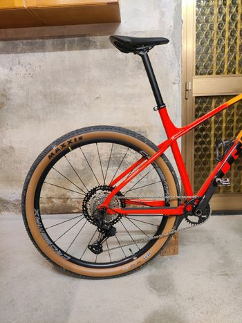Used Trek Marlin 7 Gen 2 2023 2023 Mountainbike, Orange, 27.5, 29 — image 10 of 13