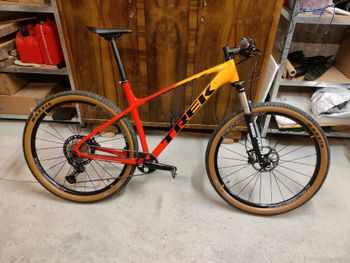 Used Trek Marlin 7 Gen 2 2023 2023 Mountainbike, Orange, 27.5, 29 — image 2 of 13