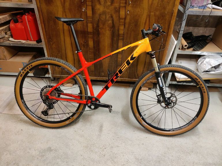 Used Trek Marlin 7 Gen 2 2023 2023 Mountainbike, Orange, 27.5, 29 — image 2 of 13