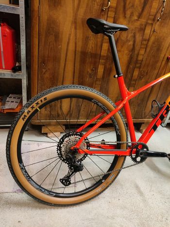 Used Trek Marlin 7 Gen 2 2023 2023 Mountainbike, Orange, 27.5, 29 — image 3 of 13