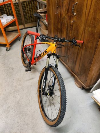 Used Trek Marlin 7 Gen 2 2023 2023 Mountainbike, Orange, 27.5, 29 — image 5 of 13