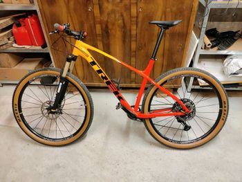 Used Trek Marlin 7 Gen 2 2023 2023 Mountainbike, Orange, 27.5, 29 — image 1 of 13