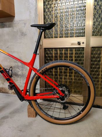 Used Trek Marlin 7 Gen 2 2023 2023 Mountainbike, Orange, 27.5, 29 — image 11 of 13