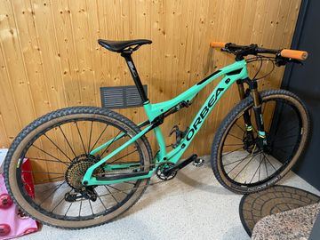 Used Orbea OIZ M10 2018 Mountainbike, Green — image 1 of 3