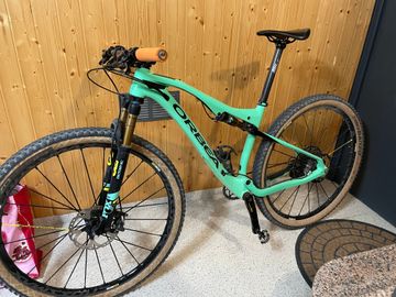 Used Orbea OIZ M10 2018 Mountainbike, Green — image 2 of 3