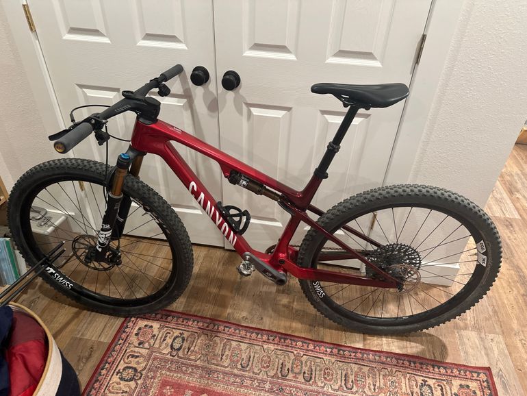 Used Canyon Lux World Cup CF 8 2024 2024 Mountainbike, Red, 29 — image 3 of 6