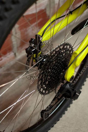 Used Diamondback Atroz 3 2021 2021 Mountainbike, Orange, 27.5 — image 7 of 9