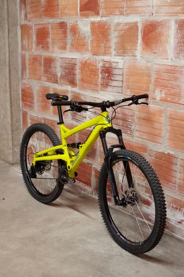 Used Diamondback Atroz 3 2021 2021 Mountainbike, Orange, 27.5 — image 6 of 9