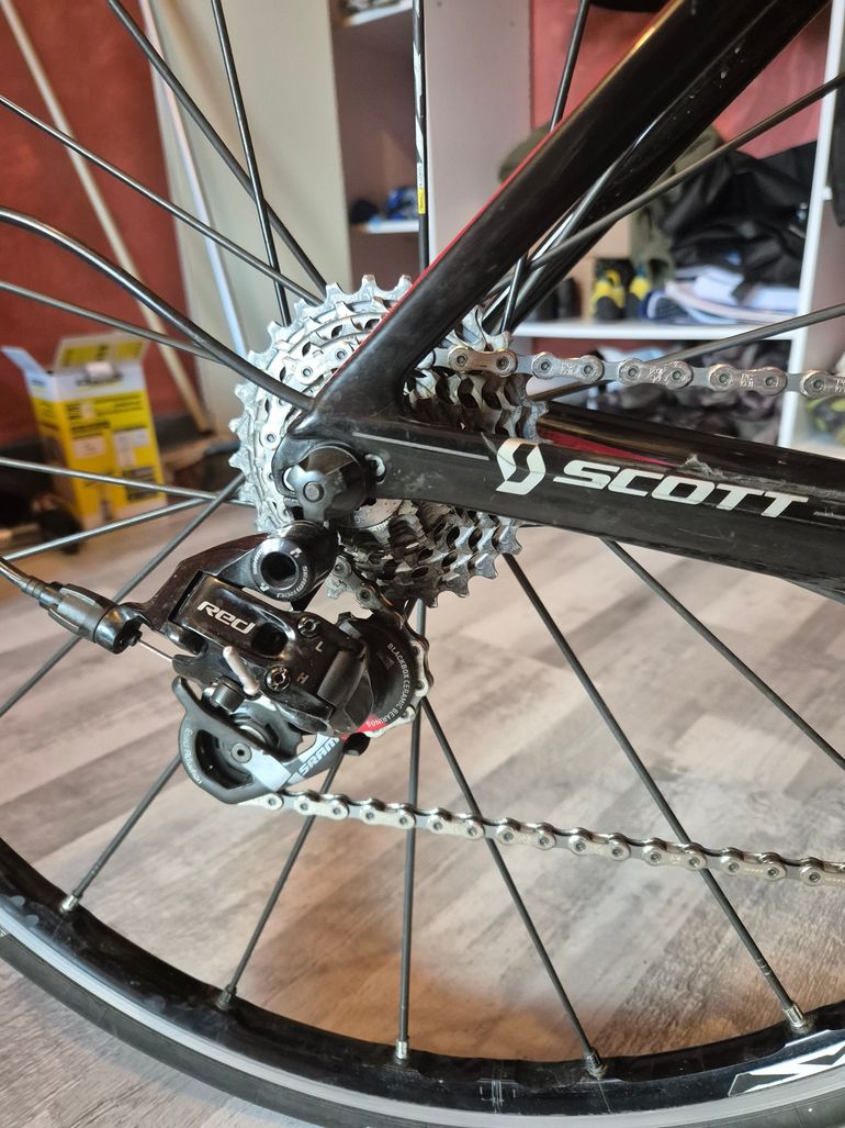 Used Scott Foil 20 2017 2017 Road & Gravel, Rosso — image 2 of 3