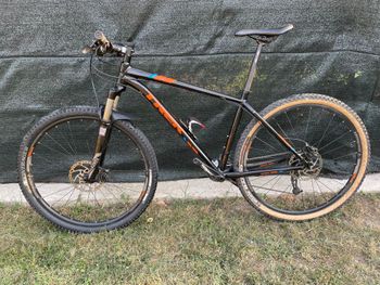 Used Trek X-Caliber 8 2017 2017 Mountainbike, Black, 27.5, 29 — image 3 of 4