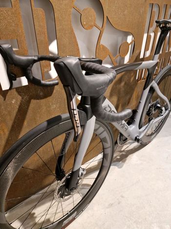 Used Pinarello Dogma F12 2021 Road & Gravel, Light Gray — image 4 of 12