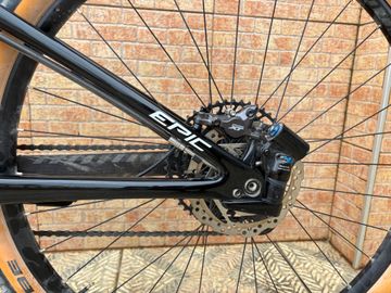 Tweedehands Specialized Men's Epic Comp Carbon 2018 2018 Mountainbike — afbeelding 4 van 11