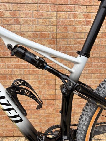 Tweedehands Specialized Men's Epic Comp Carbon 2018 2018 Mountainbike — afbeelding 2 van 11