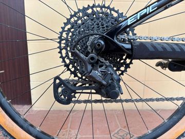 Tweedehands Specialized Men's Epic Comp Carbon 2018 2018 Mountainbike — afbeelding 8 van 11