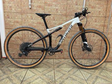Tweedehands Specialized Men's Epic Comp Carbon 2018 2018 Mountainbike — afbeelding 1 van 11