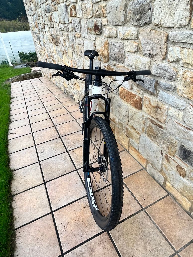 Used Trek Procaliber 9.6 2021 Mountainbike, White — image 8 of 9