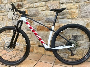 Used Trek Procaliber 9.6 2021 Mountainbike, White — image 3 of 9