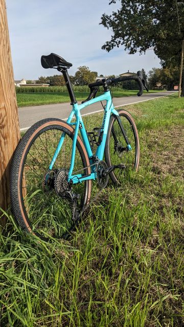 Used Bianchi Impulso - GRX 600 2022 2022 Road & Gravel, Blue — image 4 of 6