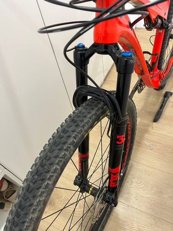 Used Orbea OIZ M30 2019 2019 Mountainbike, Red, 27.5, 29 — image 4 of 9