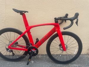 Trek - Madone SL 6 Disc, 2022