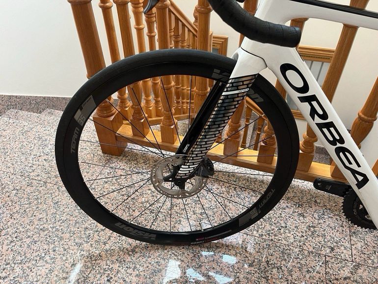 Used Orbea ORCA M20iTEAM 2021 2021 Road & Gravel, White — image 7 of 8