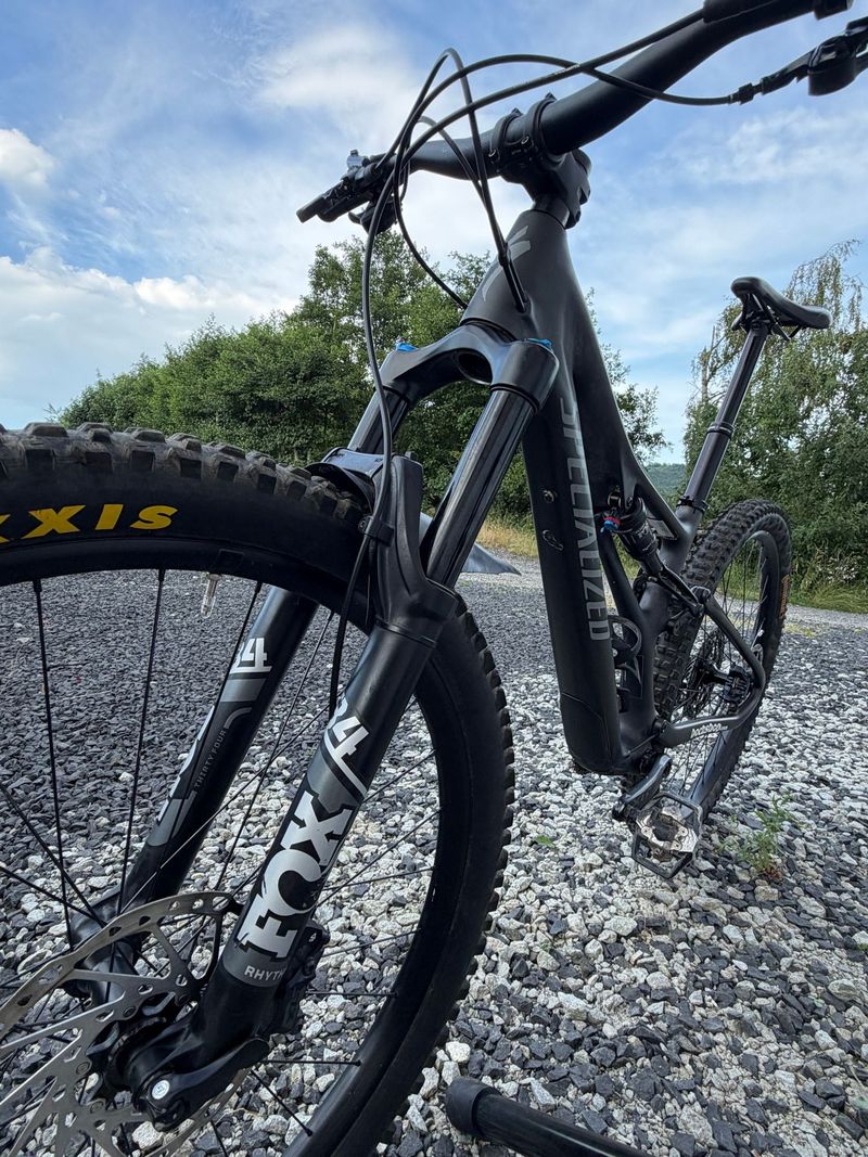 Used Specialized Stumpjumper Comp 2022 2022 Mountainbike, Black, 29 — image 5 of 13