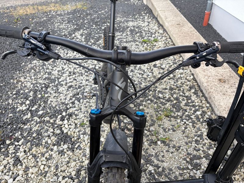 Used Specialized Stumpjumper Comp 2022 2022 Mountainbike, Black, 29 — image 3 of 13