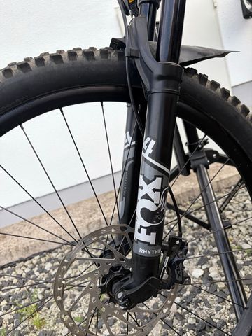 Used Specialized Stumpjumper Comp 2022 2022 Mountainbike, Black, 29 — image 11 of 13