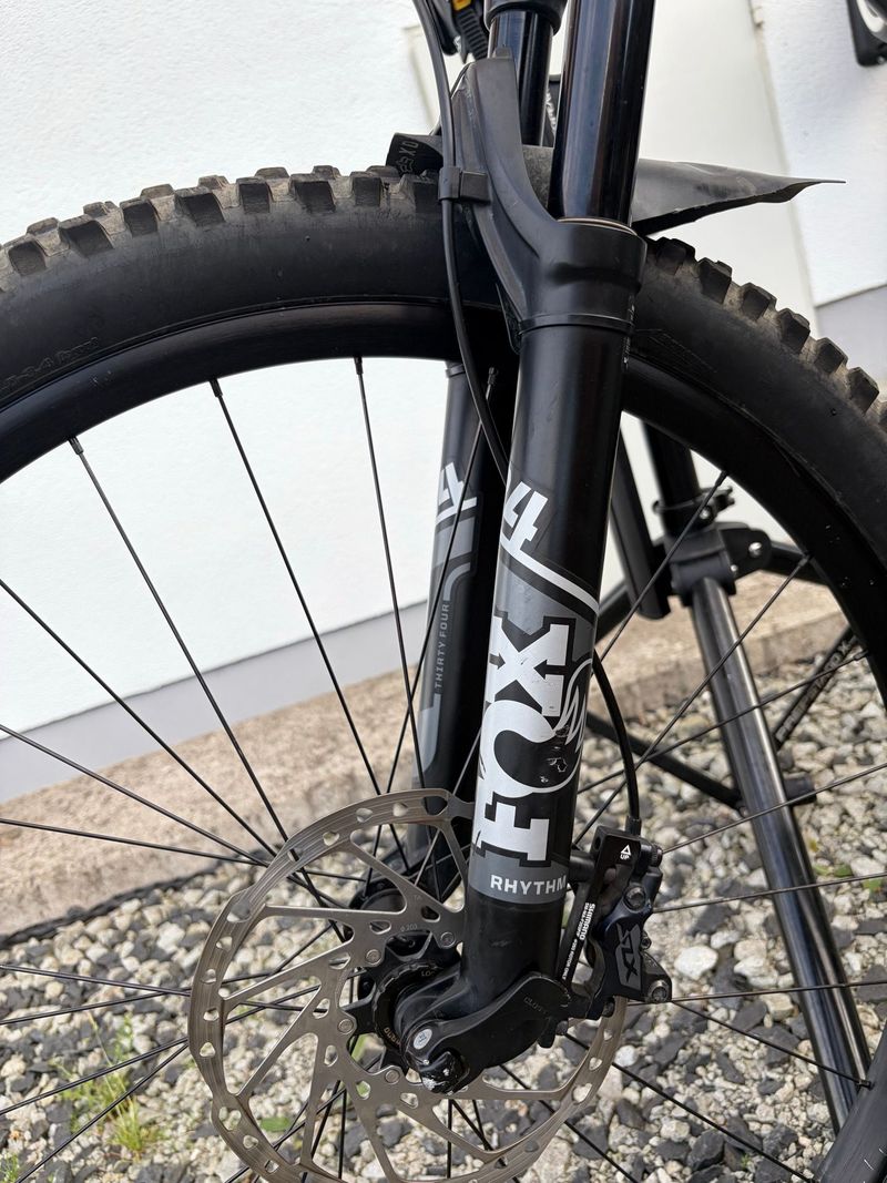 Used Specialized Stumpjumper Comp 2022 2022 Mountainbike, Black, 29 — image 11 of 13